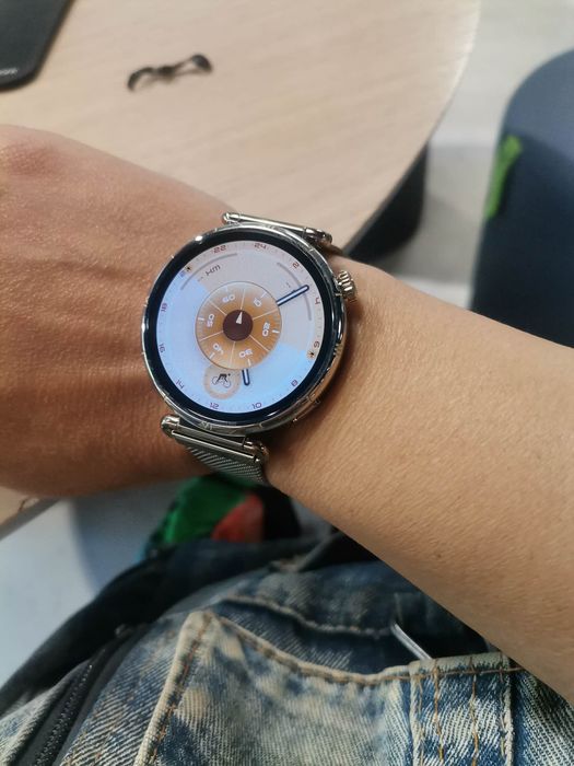 Продавам чисто нов смарт часовник HUAWEI GT6.