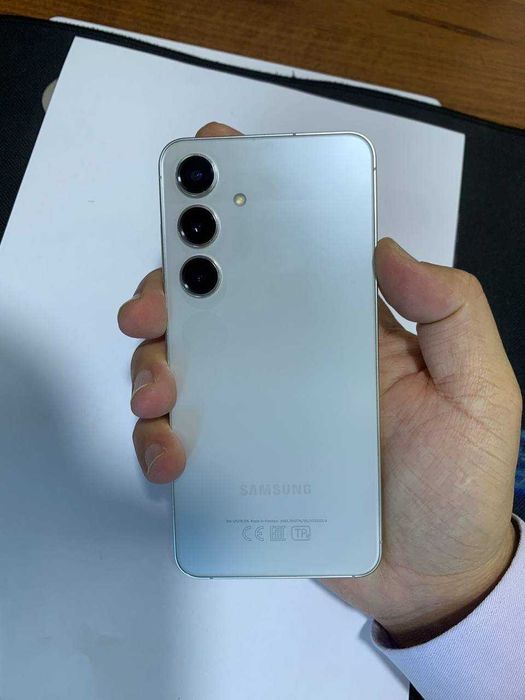 Samsung Galaxy S24 (8/256 GB)