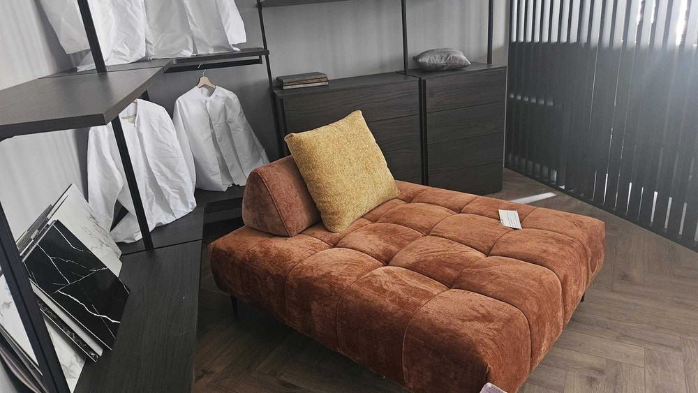 Maxi pouf  cu tetiera  si  perna -productie  Italia -nou