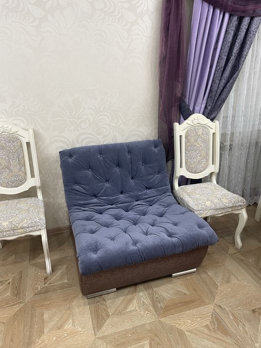 Диван гостинный большой