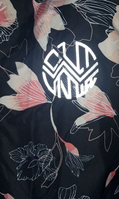 Продам зимнюю куртку б/у на девочку