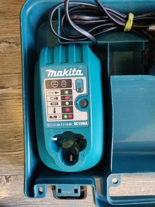Mașină de înșurubat Makita DDF330D – 10.8V – 2 baterii + charger