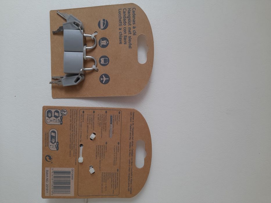 Vând set de lacate dimensiune mica recomandat bagaje sau cutii postale