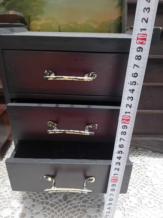 Етажерка,бижутерка,табуретка