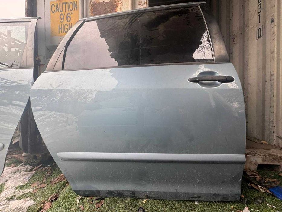Двери Toyota Sienna