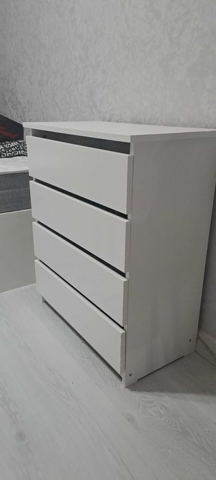 Продаётся комод с выдвижными ящиками