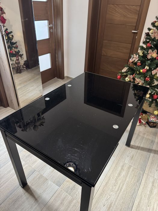 Разтегателна стъклена маса