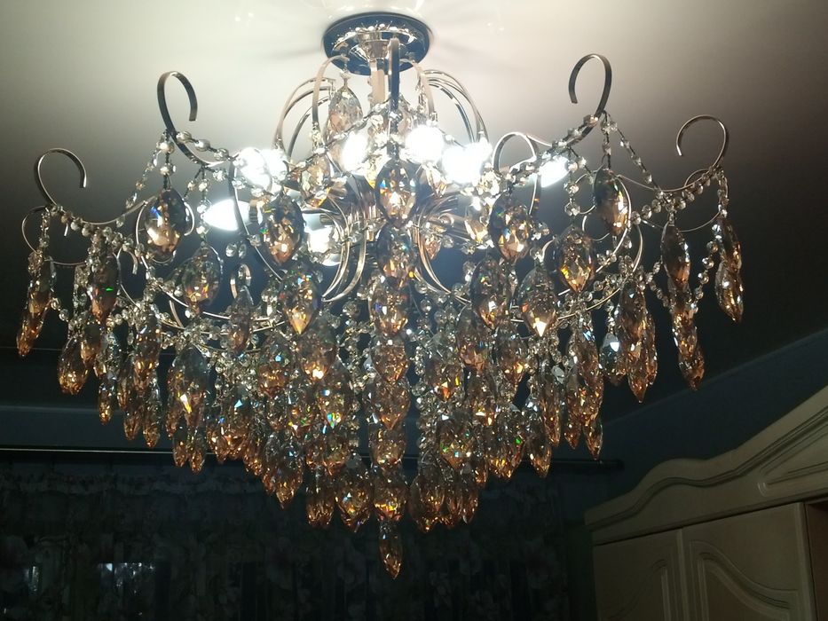 Люстра парадная натуральный хрусталь привозная,цвет карамель