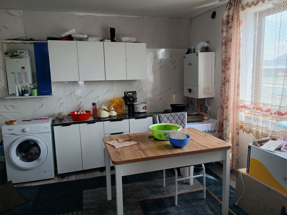 Продаеться недостроенный дом