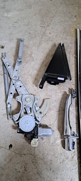 Macara broasca usa stanga koleos 2 după 2018