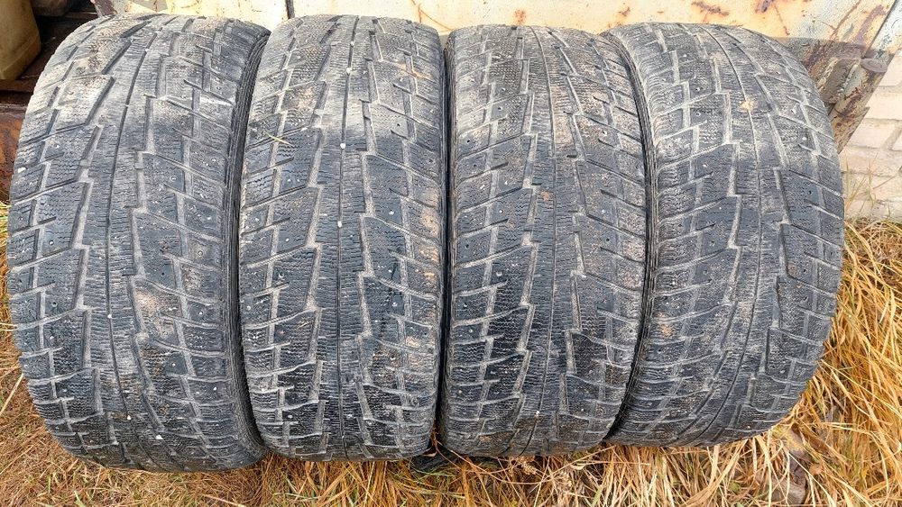 Продам шины зимние235/45/18