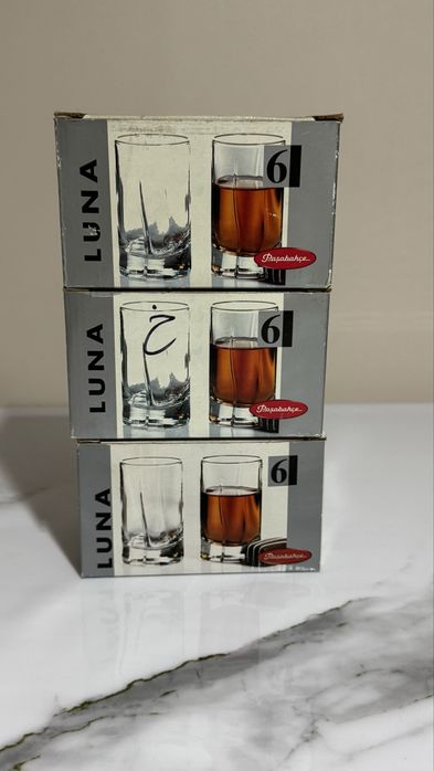 Бокалы для вина и стопки