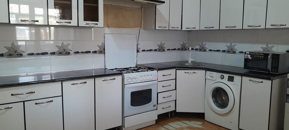 Oshxona mebeli sotiladi. Holati yaxshi.