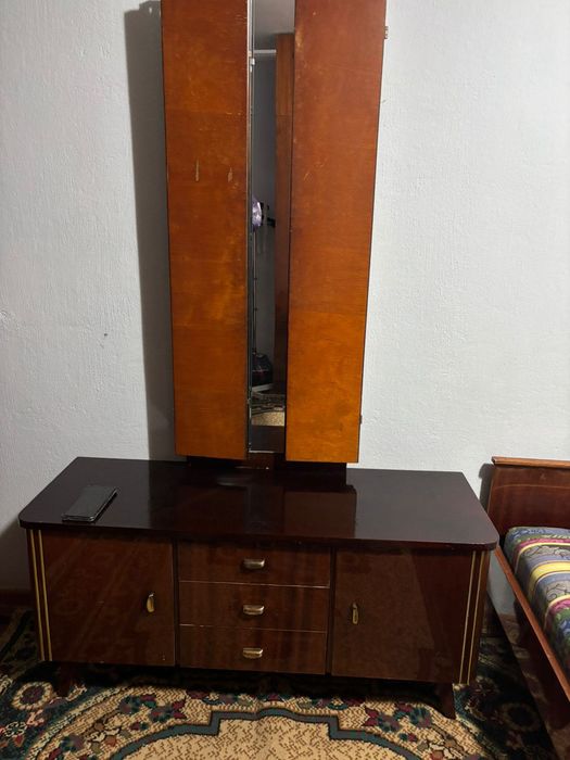 Продаётся трюмо б/у