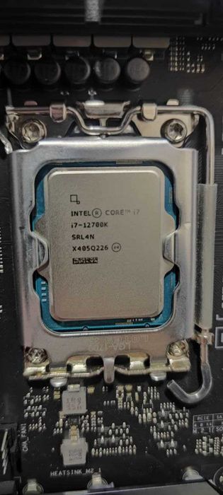 Asus tuf gaming Z790-plus wifi d5 + i7 12700K!