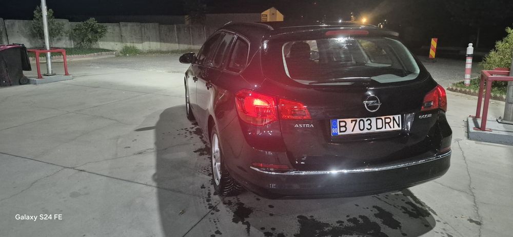 Vand/Schimb  Opel  Astra  J  2013 Tourier  !!!ATENȚIE!!!Euro 5  start/stop consum foarte mic