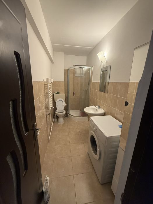 Inchiriez apartament