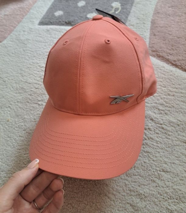Чисто нова шапка Reebok