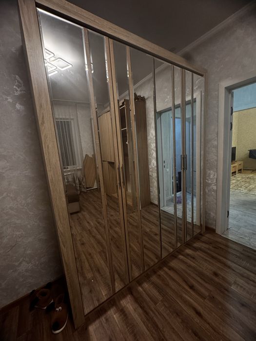 Продам шкаф 4х дверный . С зеркалами
