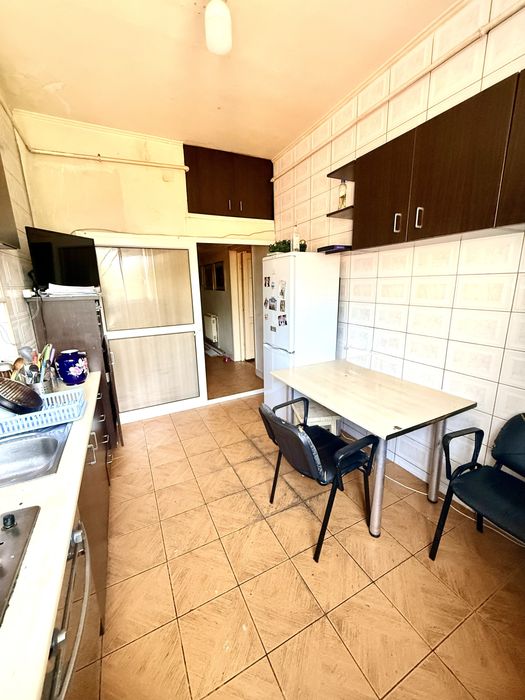 Apartament de vanzare 3 camere 75 mp | Necesita Renovare Completa | Etaj 1 | Metrou | Bloc reabilitat | Bucureștii Noi