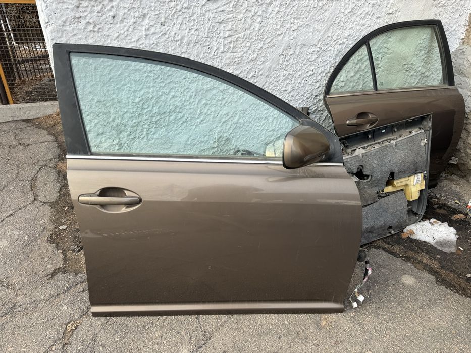 Двери Тойота Авенсис