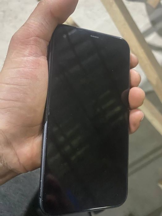 iphone 11.  128 sotiladi    2mln 800 kelishamiz