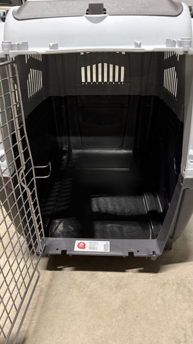 Cușca pentru transport confortabil animalelor de companie