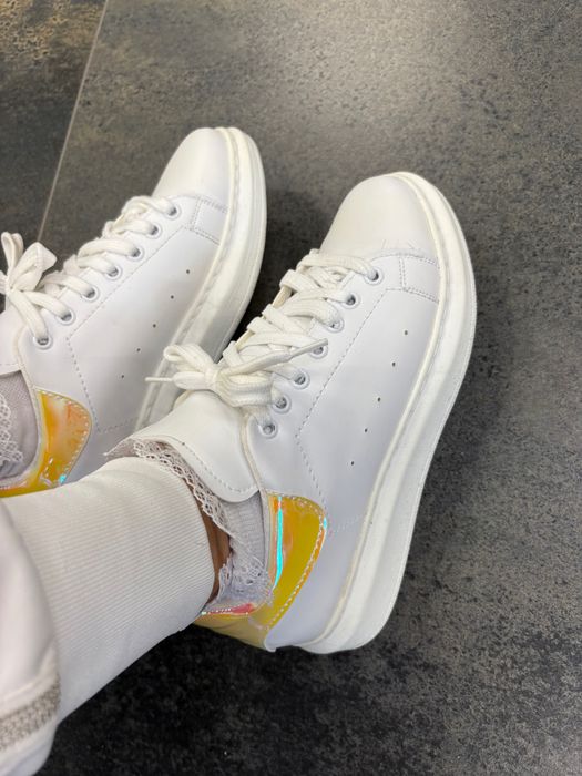 Бели сникърси ,удобни и леки