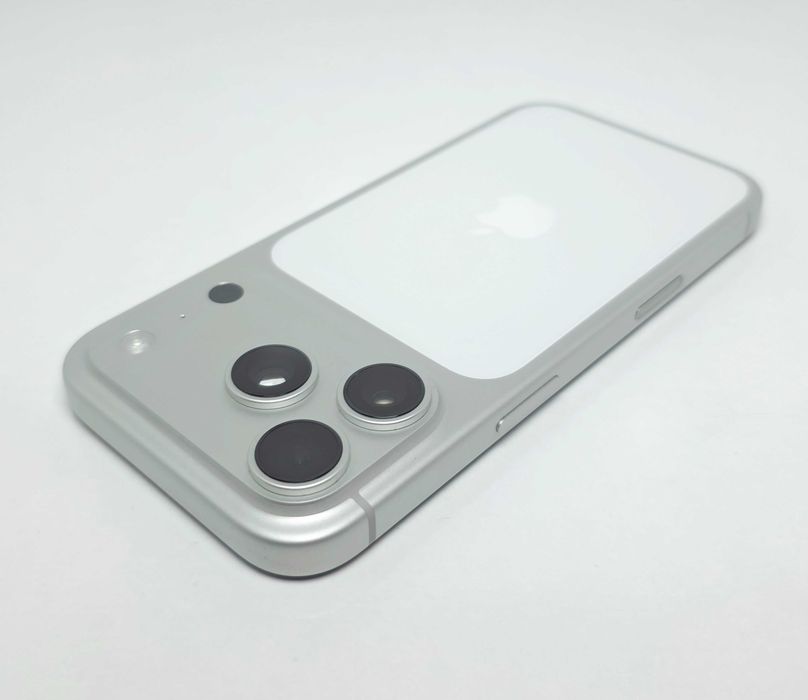 iPhone 17 Pro 256GB Silver•Гаранция