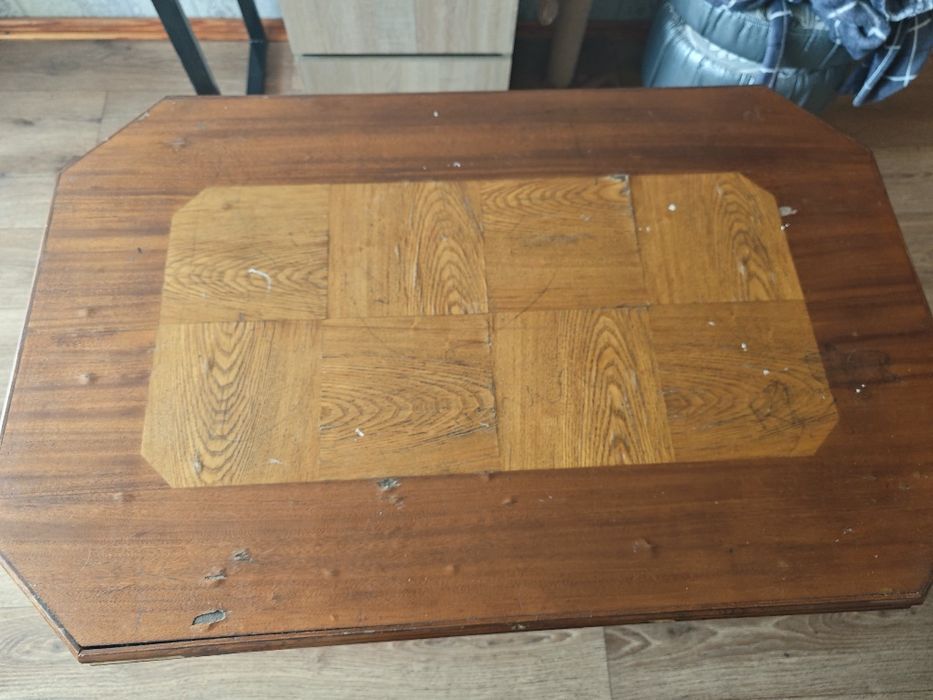 Продам стол журнальный