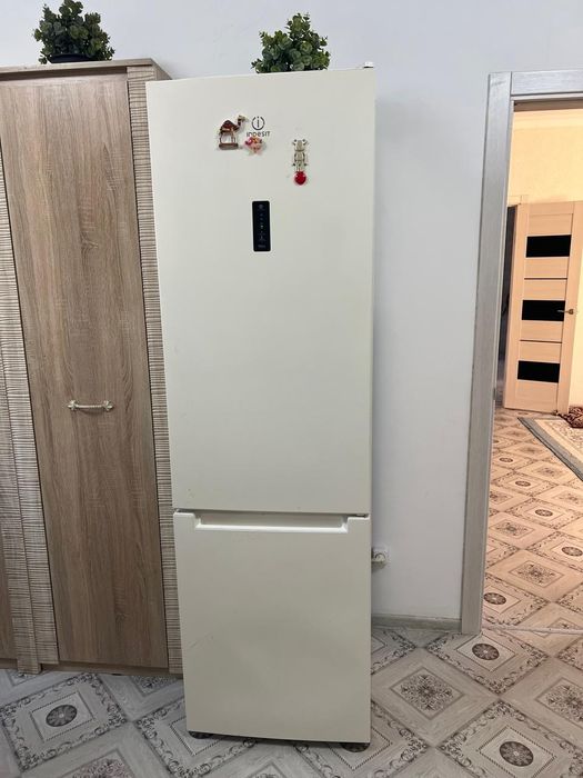Продам холодильник индезит в отличном состоянии