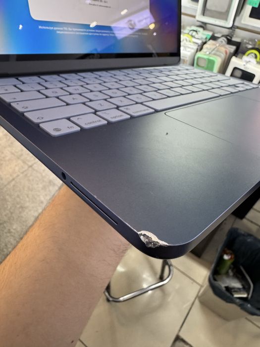 Macbook neo в отличном состояни