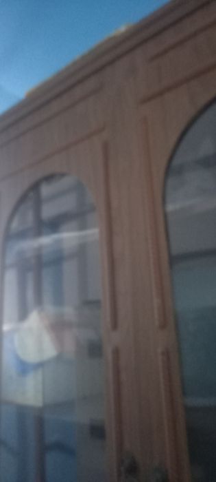 Шкаф двух дверный..стеклянные двери.. в хорошем состоянии..очень дешег