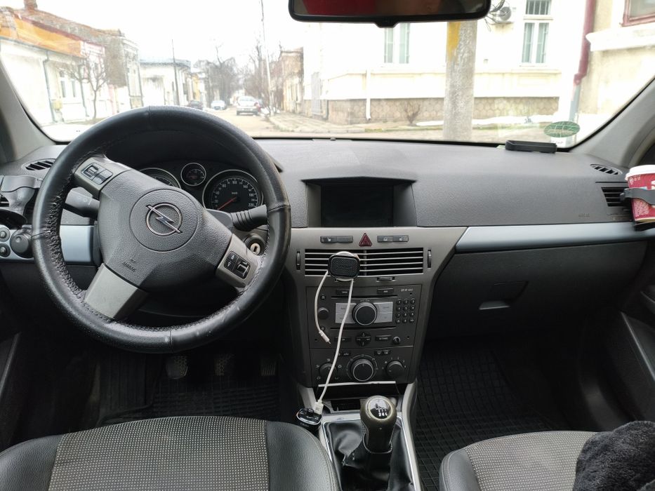 Vând Opel Astra H pentru piese