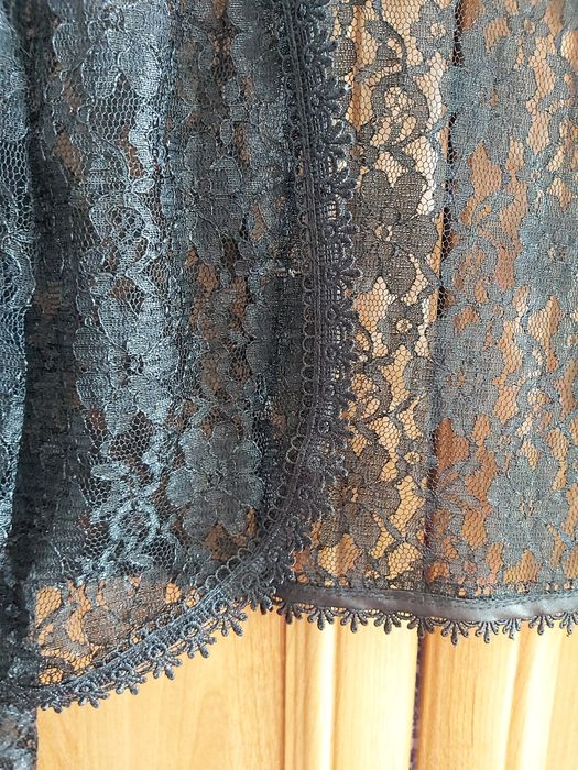Bolero damă elegant din dantela neagră.