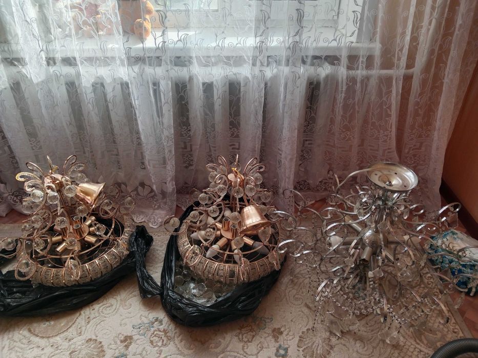 Люстра красивая 3 шт