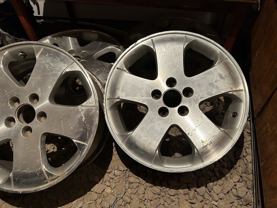 Продам титанки комплект на R18