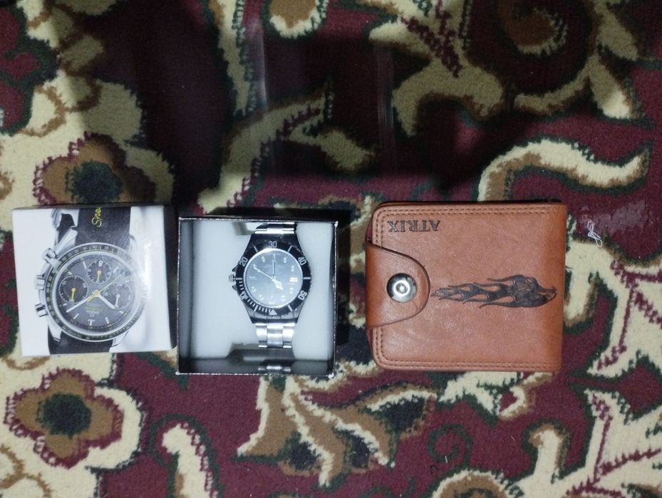 Soat va hamyon 2 tasi bittada