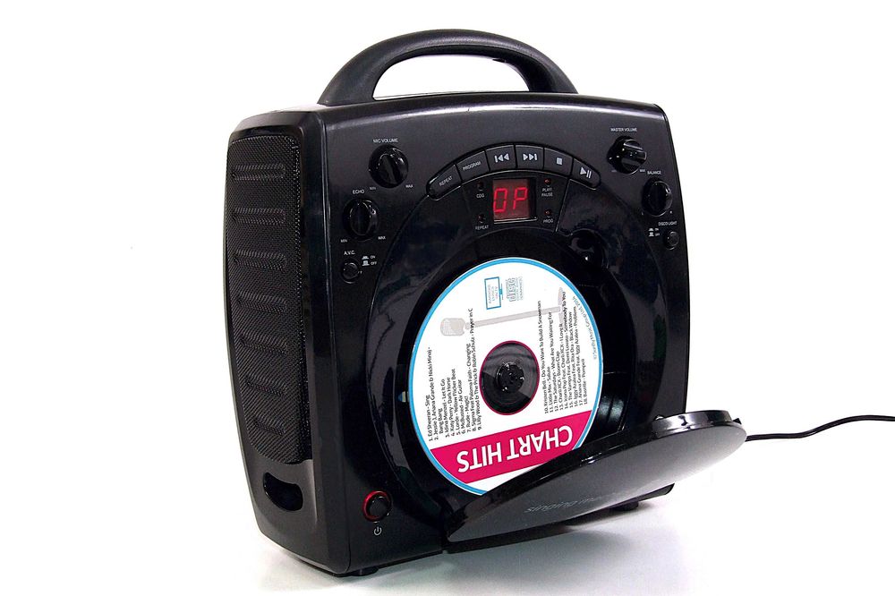 KARAOKE Singing Machine + microfon AKAI si 7 CD-uri cu negative, NOU