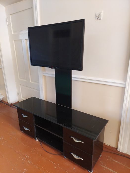 Lg televizor podstavkasi bilan srochniy sotiladi