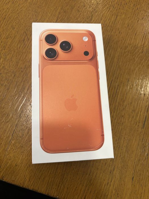 Айфон 17 про желтый