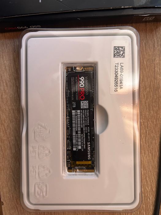 Продавам  SSD 990 PRO