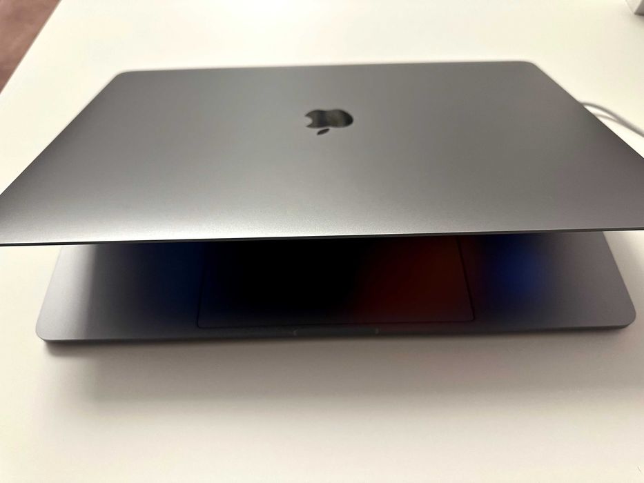 Macbook Pro 15 - 2017 i7 2.8 GHz, 16 GB RAM 256 GB | 1 TB SSD Touchbar