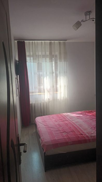 Vand apartament 2 camere, decomandat, cf II, Razboieni, Et 3/4, langa piata