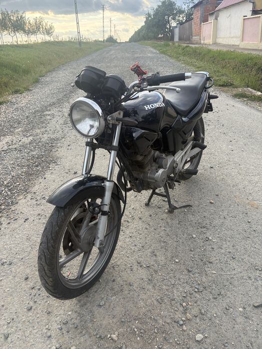 Vând Honda CB2!!!