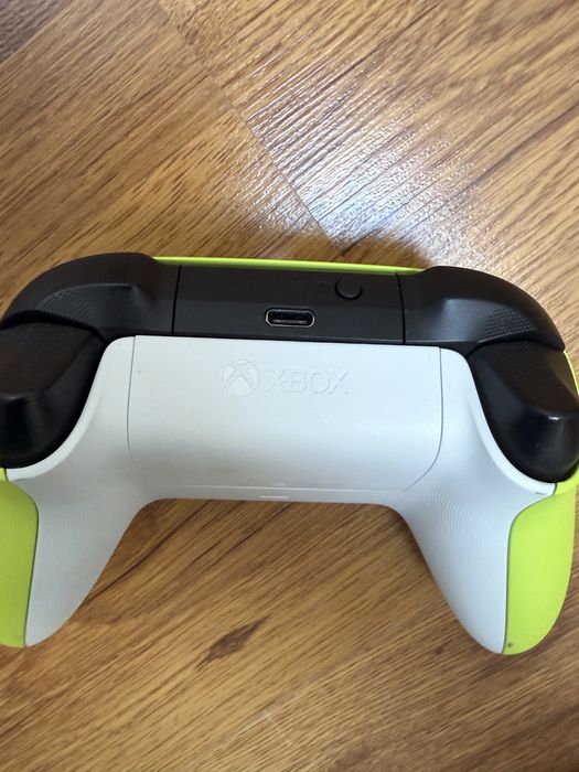 Xbox controller electric volt