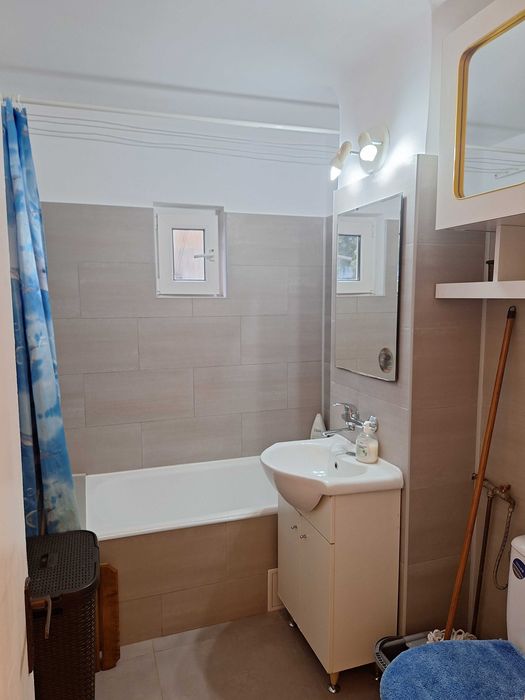 Inchiriez apartament 2 camere Cf 1 decomandat zona Carol Davila PLOIESTI