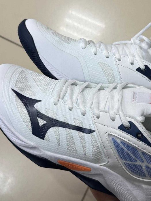 Mizuno волейбольные кроссовки новыее
