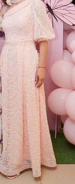 Официална рокля шита по поръчка обличана за броени часове