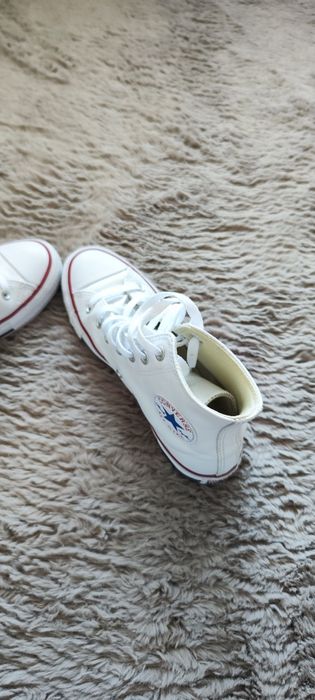 Vând tenesi înalți converse, mărimea 37
